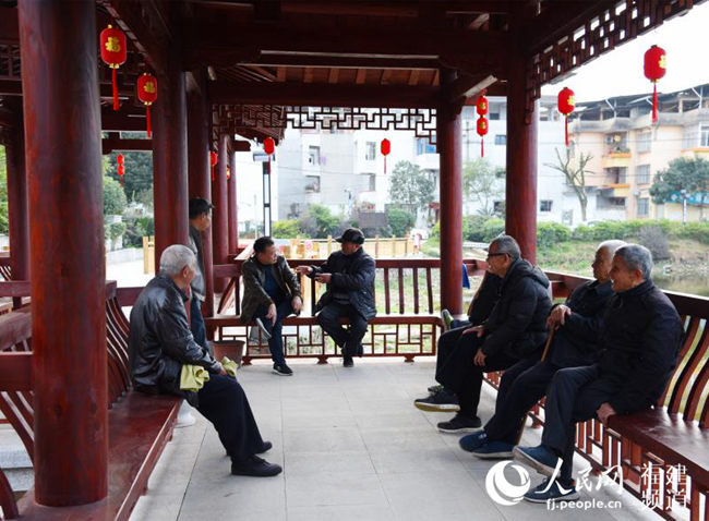 如今公園成了附近的居民休閑的好去處