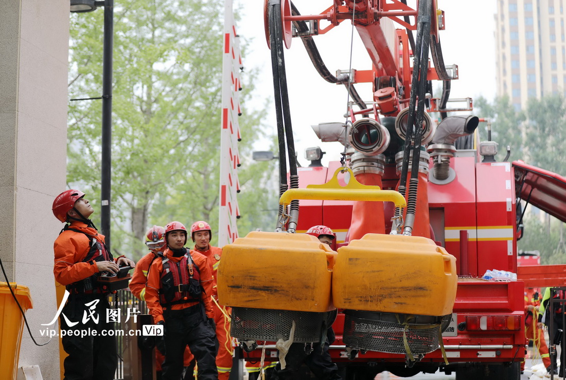 鄭州：暴雨過后受災小區排澇提速